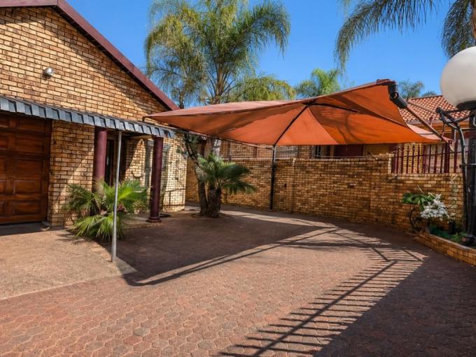 3 Bedroom House for Sale For Sale in Azaleapark - MR717576