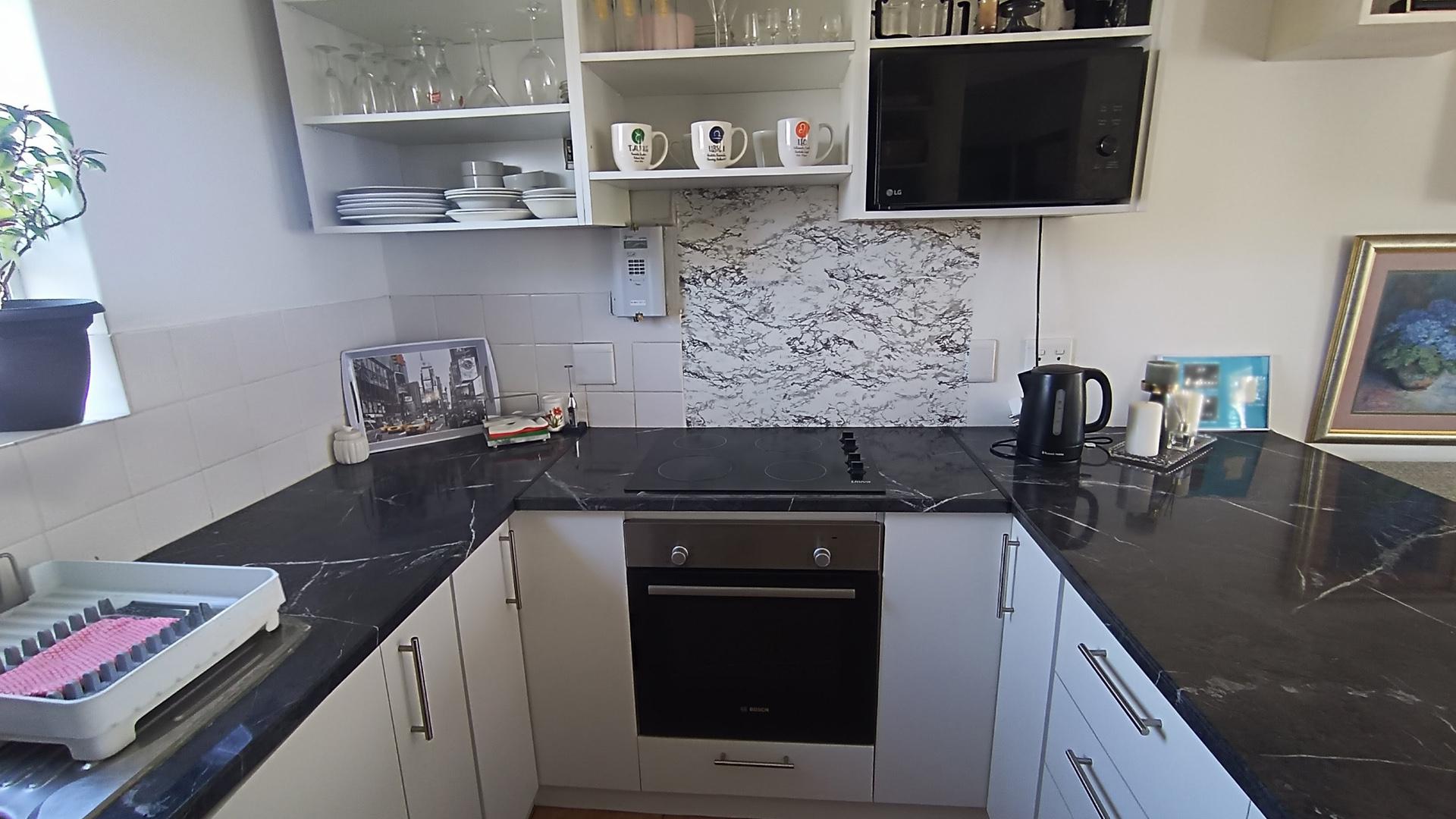 Kitchen - 6 square meters of property in Costa Da Gama