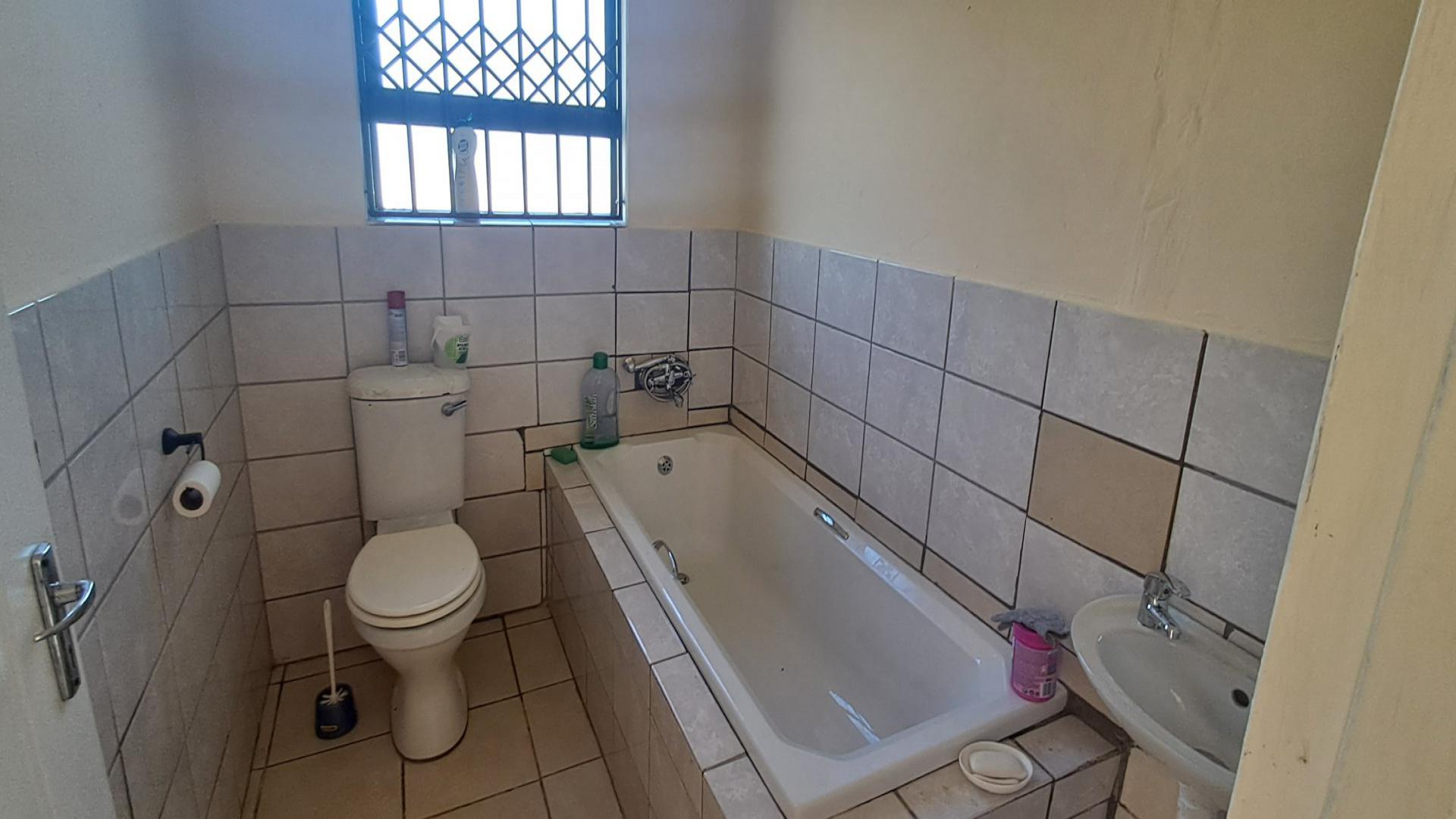 Bathroom 2 of property in Fort Beaufort