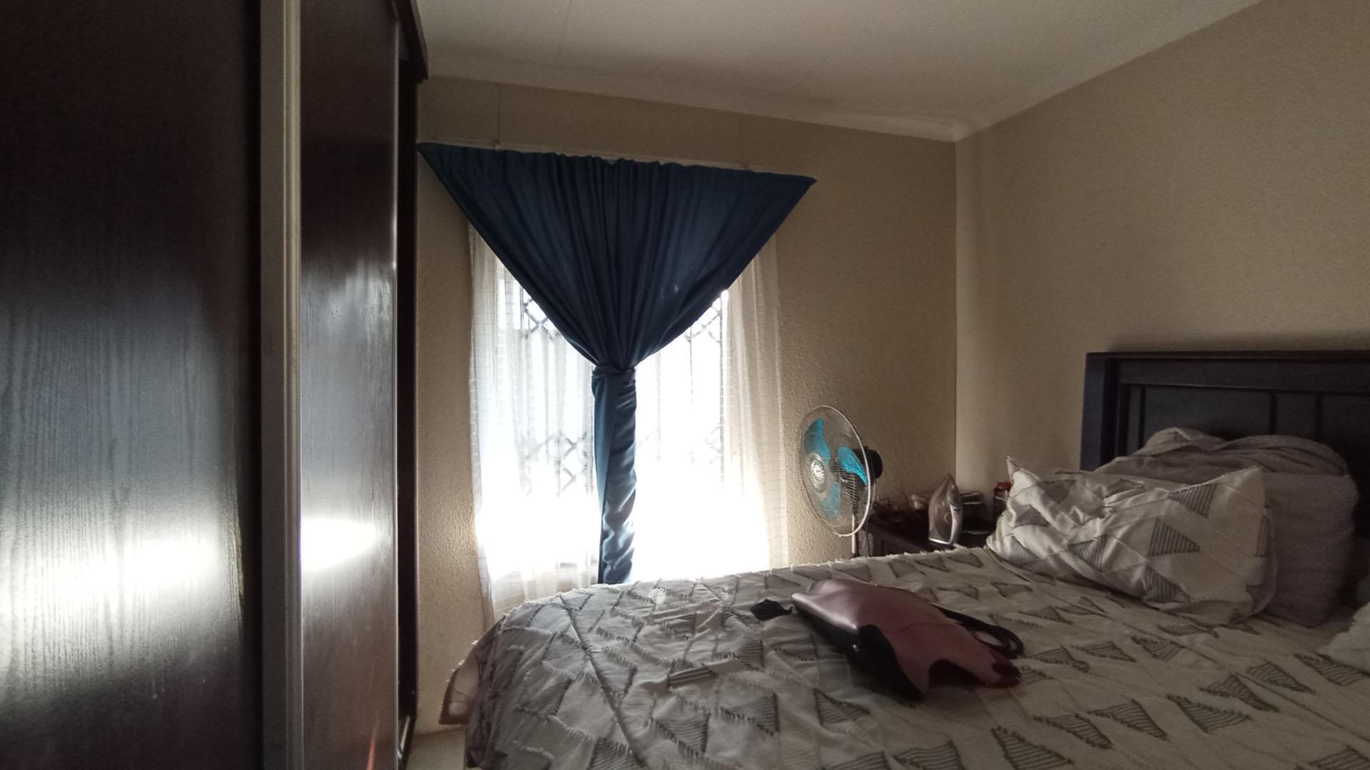 Main Bedroom - 11 square meters of property in Gem Valley