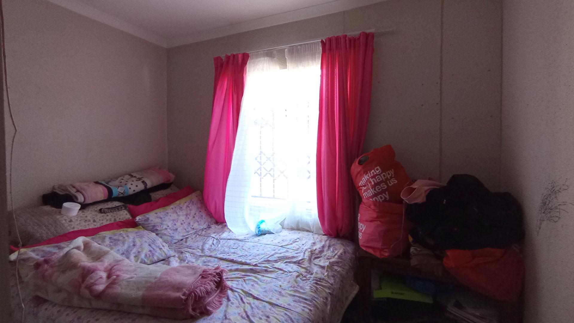 Bed Room 2 - 8 square meters of property in Gem Valley