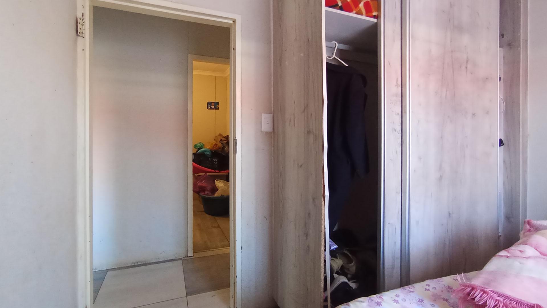 Bed Room 2 - 8 square meters of property in Gem Valley
