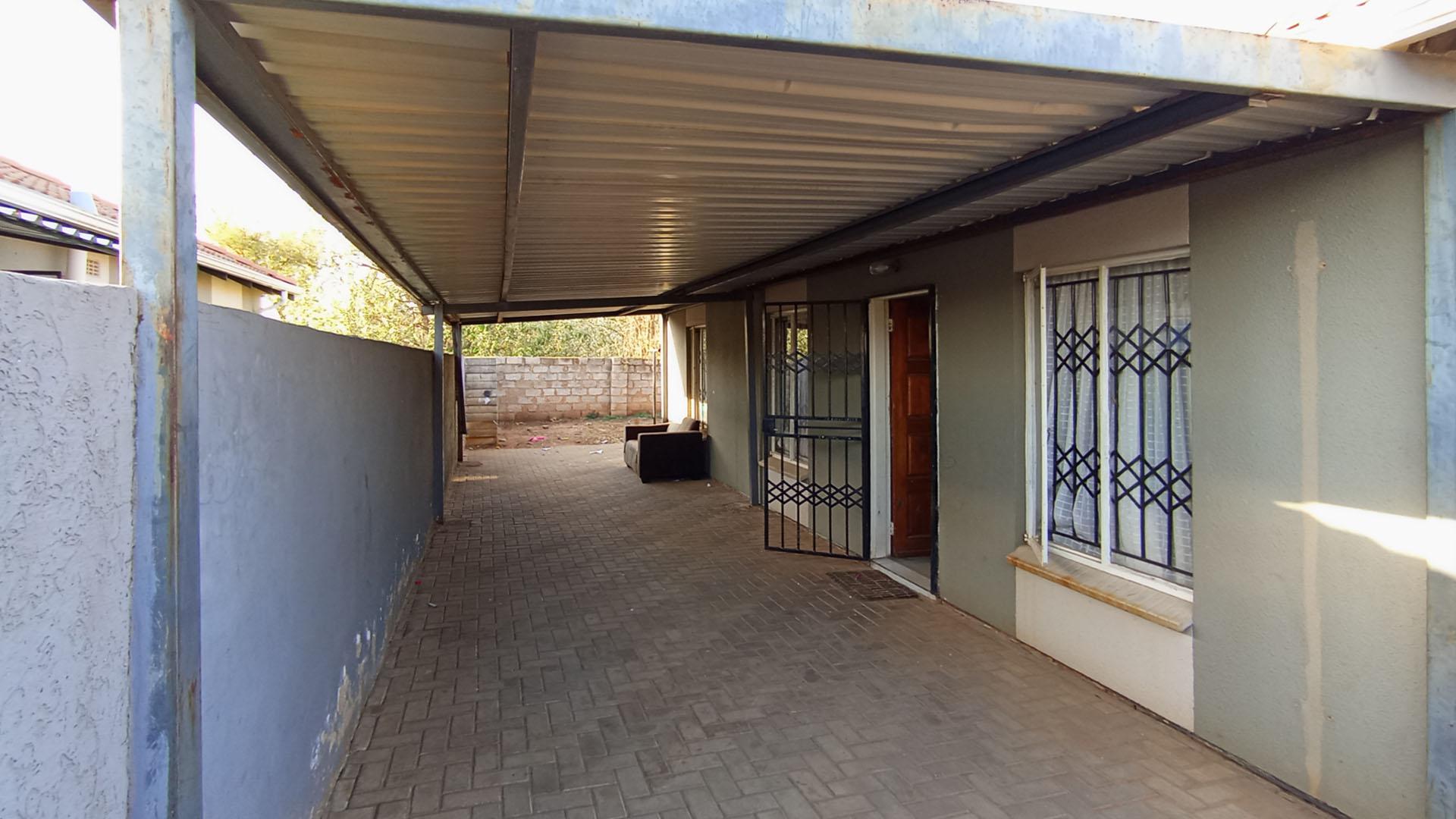 Carport  - 36 square meters of property in Gem Valley