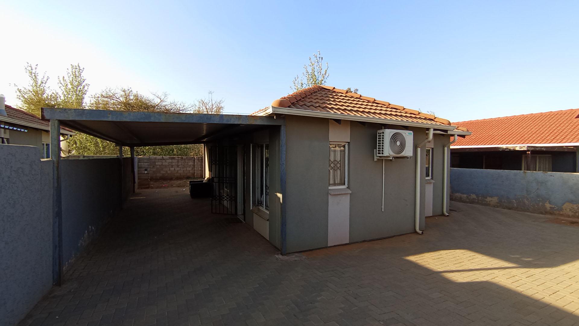 Front View of property in Gem Valley
