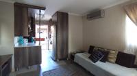 Lounges - 13 square meters of property in Gem Valley