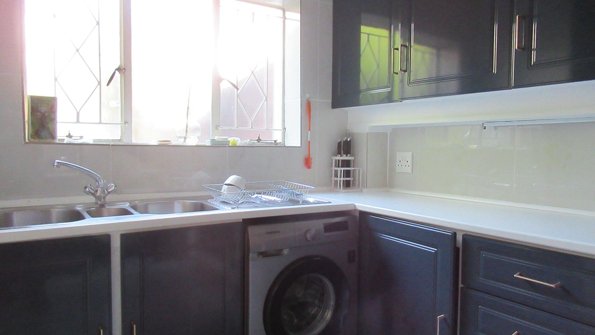 Kitchen - 10 square meters of property in Sandown