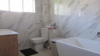 Bathroom 1 - 11 square meters of property in Sandown