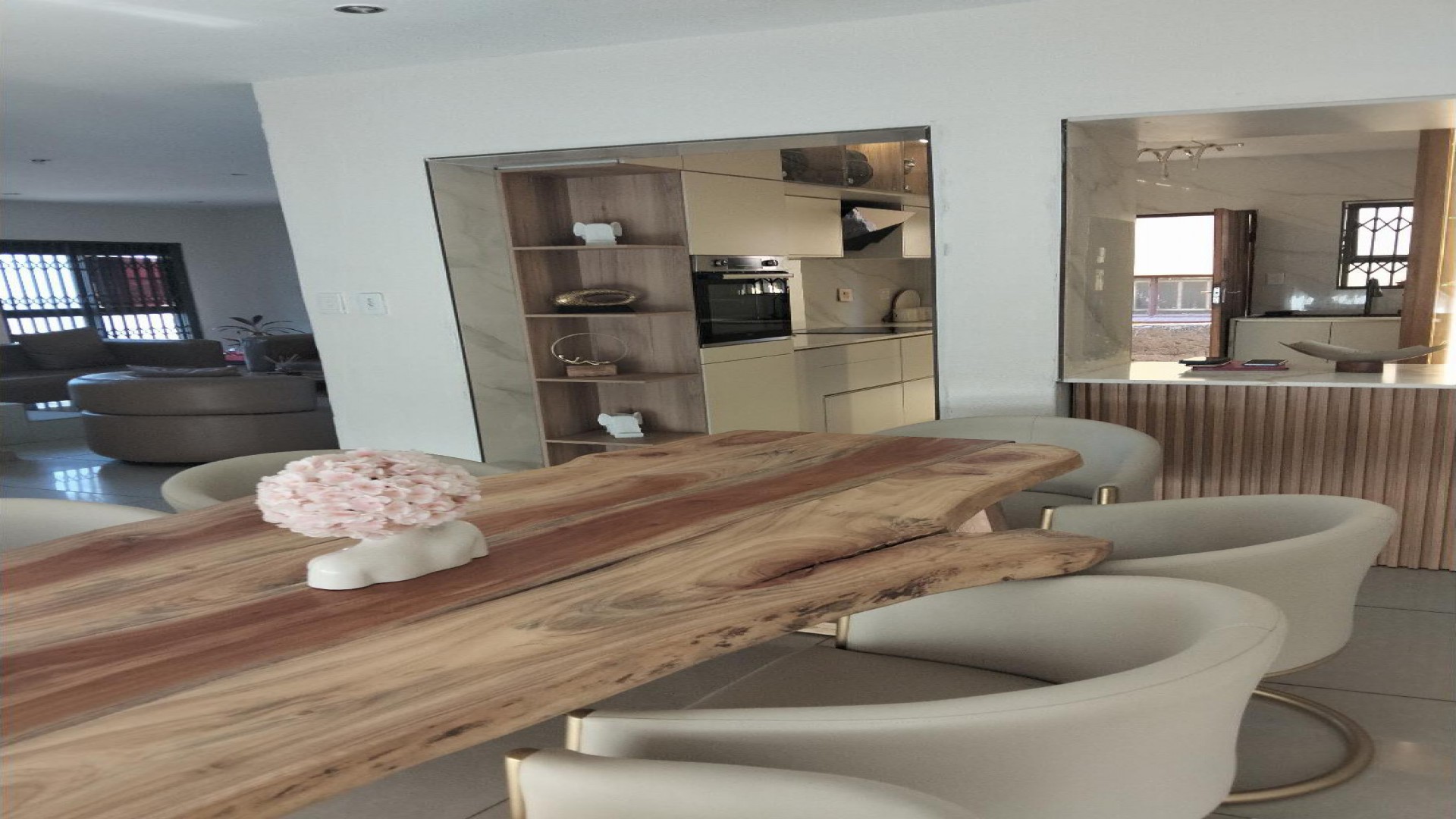 Dining Room of property in Lotus Gardens