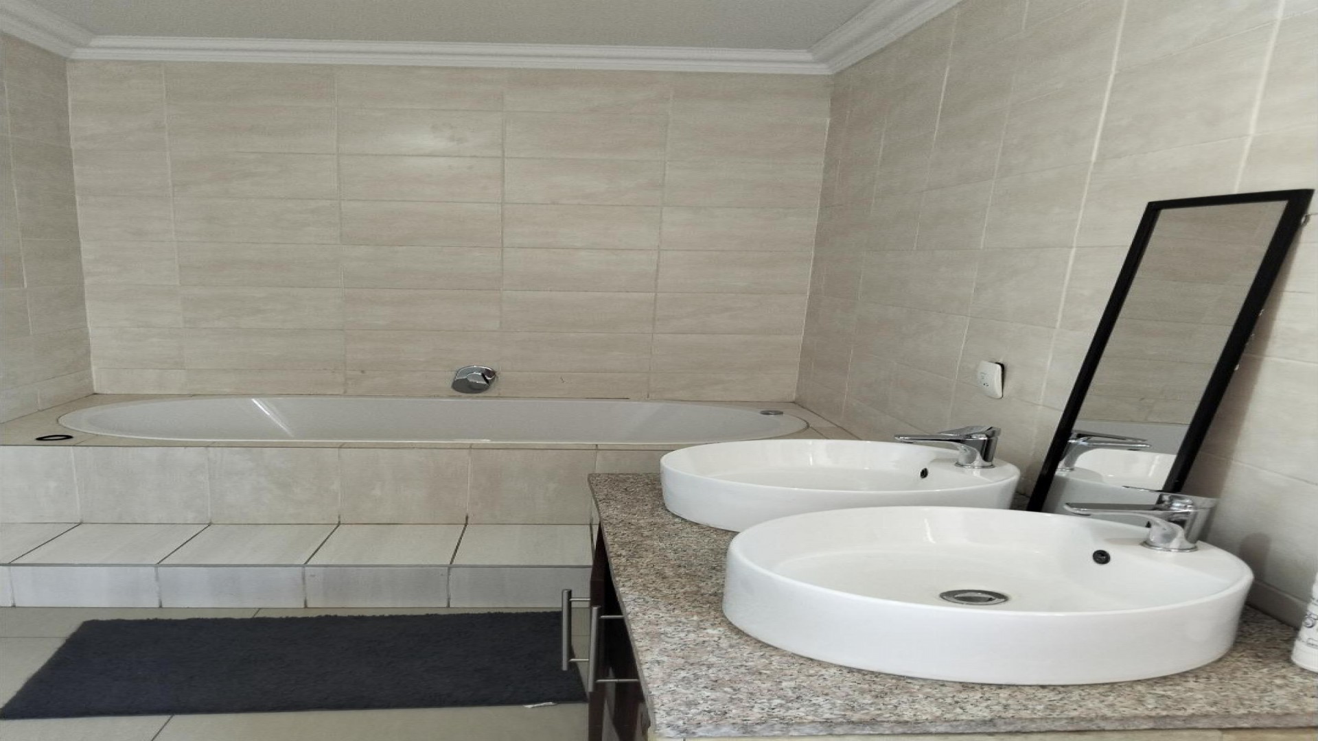 Bathroom 1 of property in Lotus Gardens