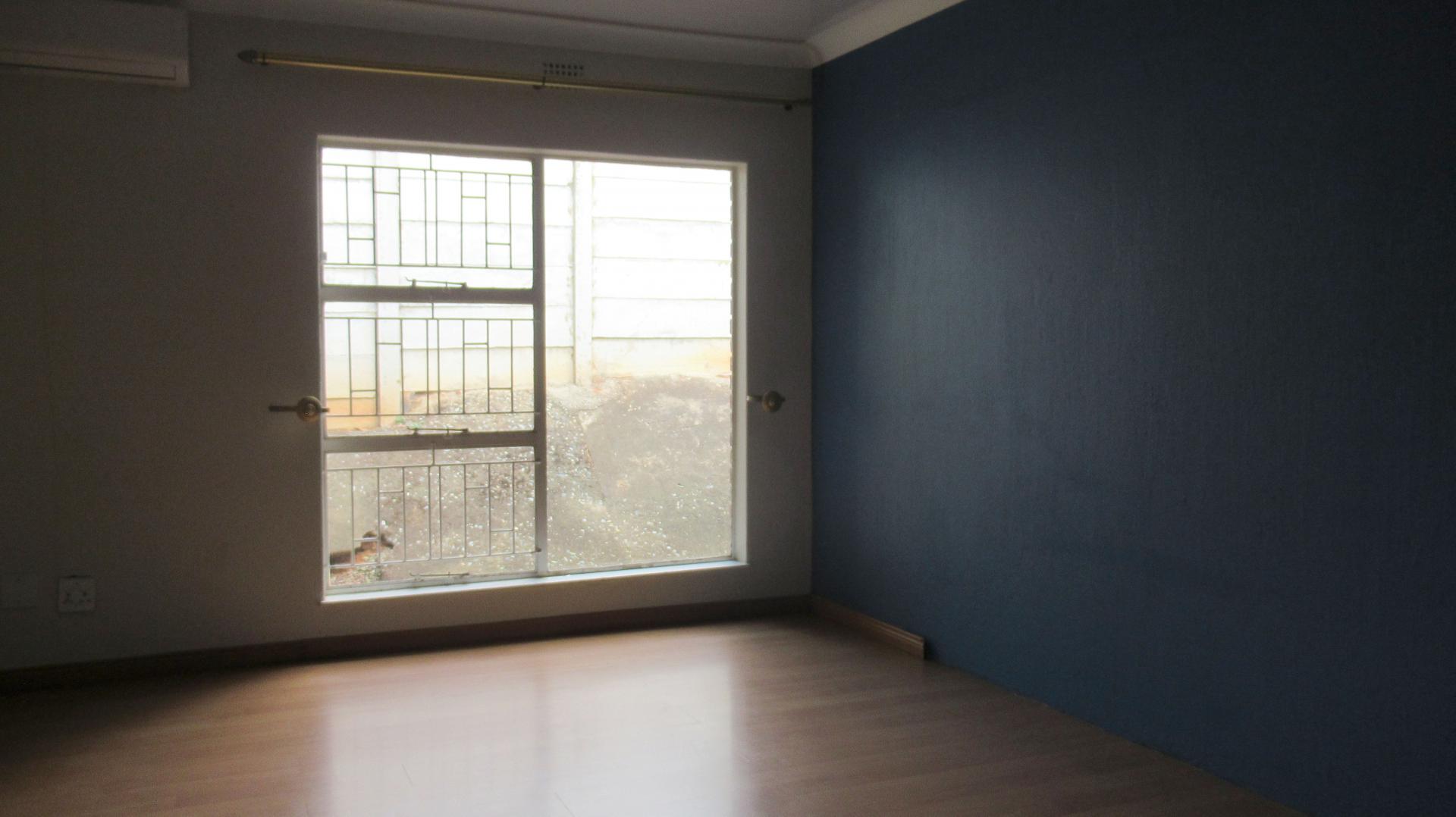 Dining Room - 18 square meters of property in Helderkruin