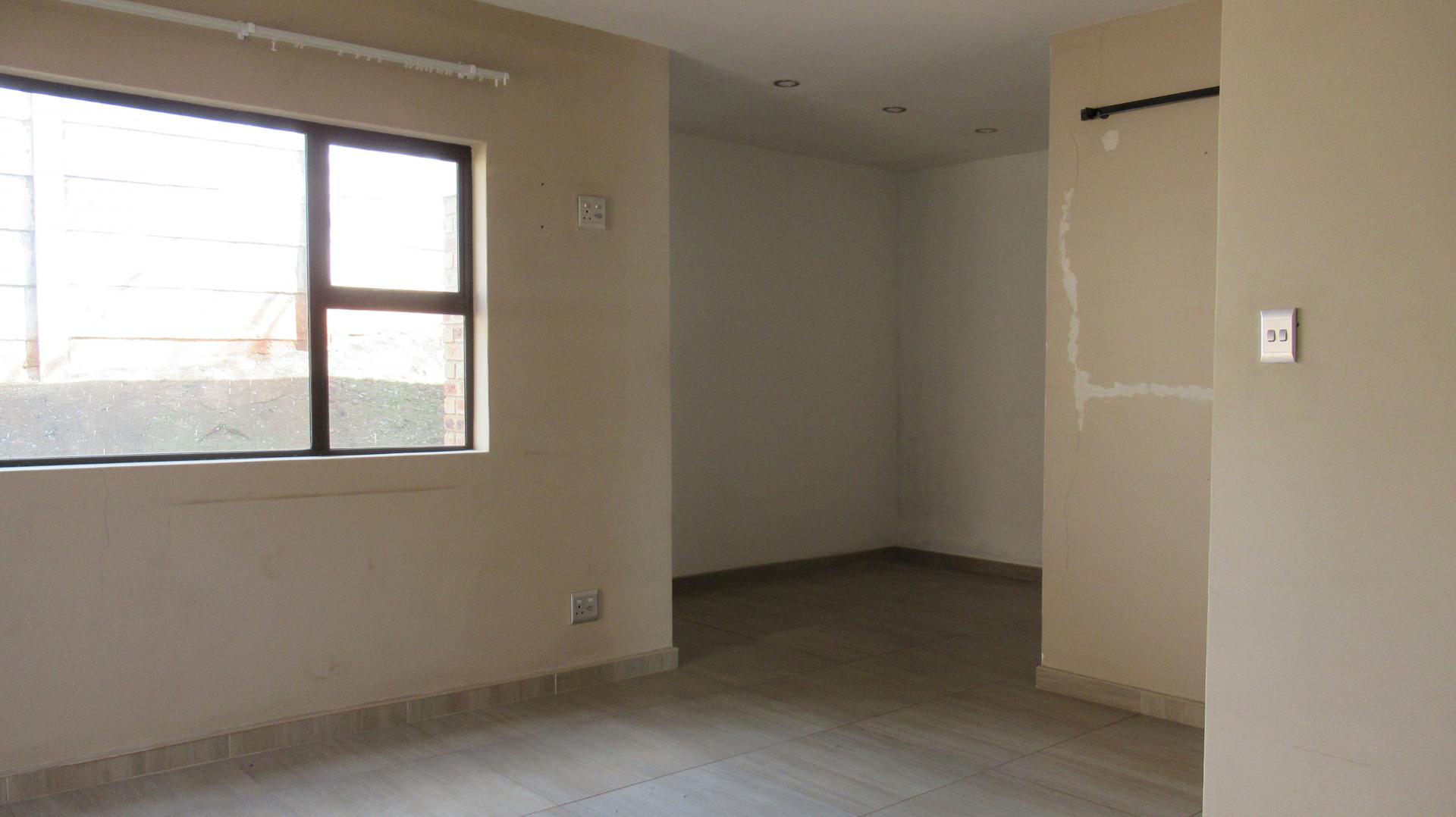 Bed Room 3 - 24 square meters of property in Helderkruin