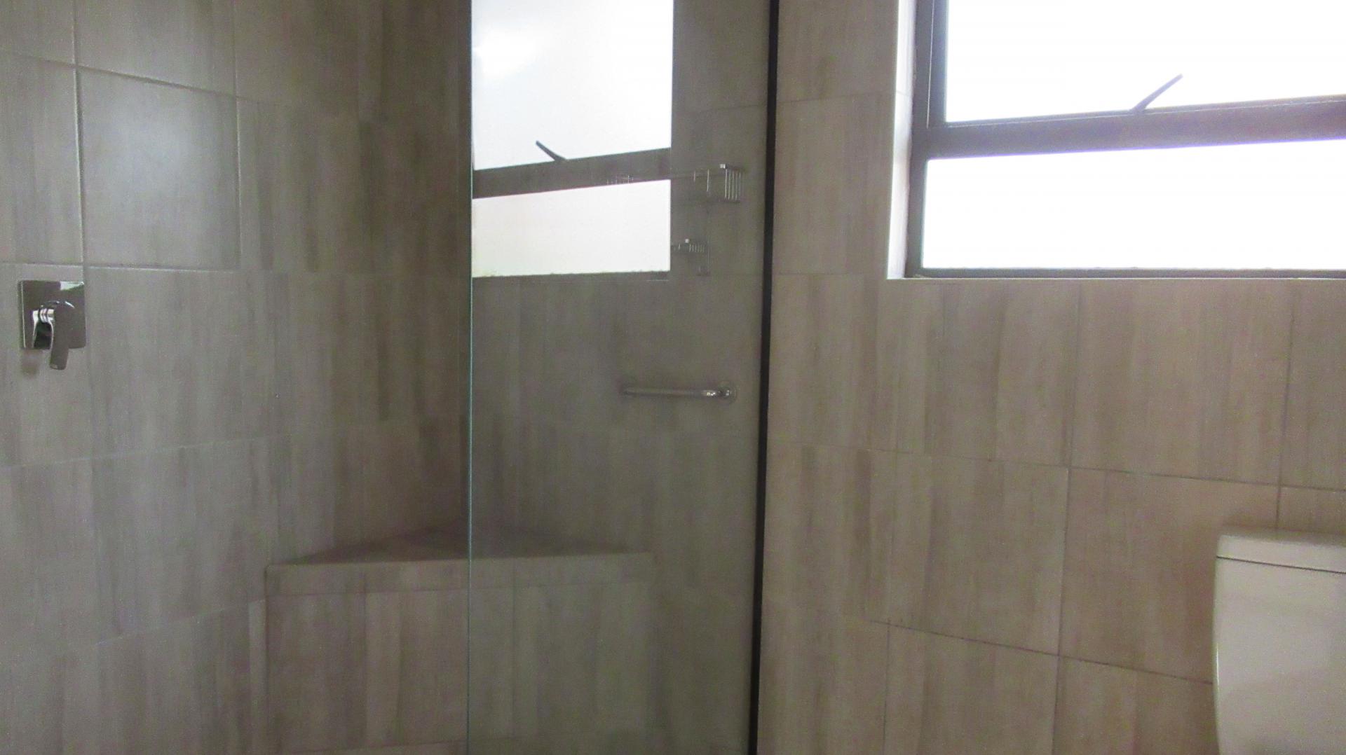 Bed Room 2 - 12 square meters of property in Helderkruin