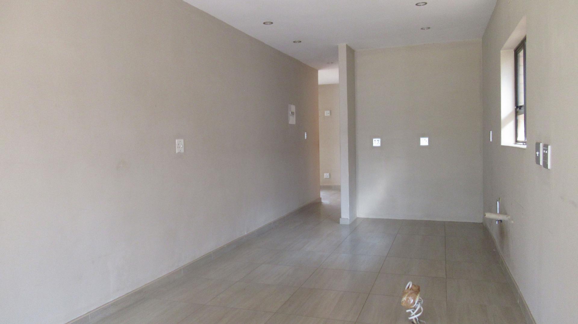 Lounges - 66 square meters of property in Helderkruin