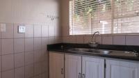 Kitchen - 21 square meters of property in Helderkruin