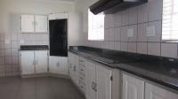 Kitchen - 21 square meters of property in Helderkruin