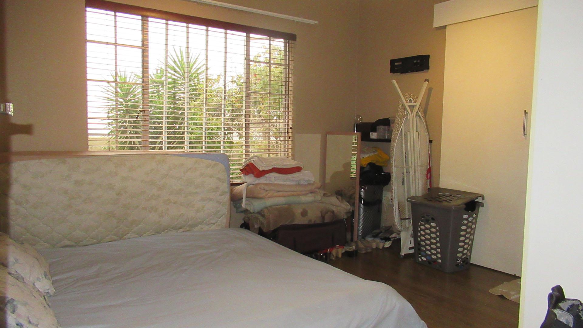 Main Bedroom - 14 square meters of property in Northgate (JHB)