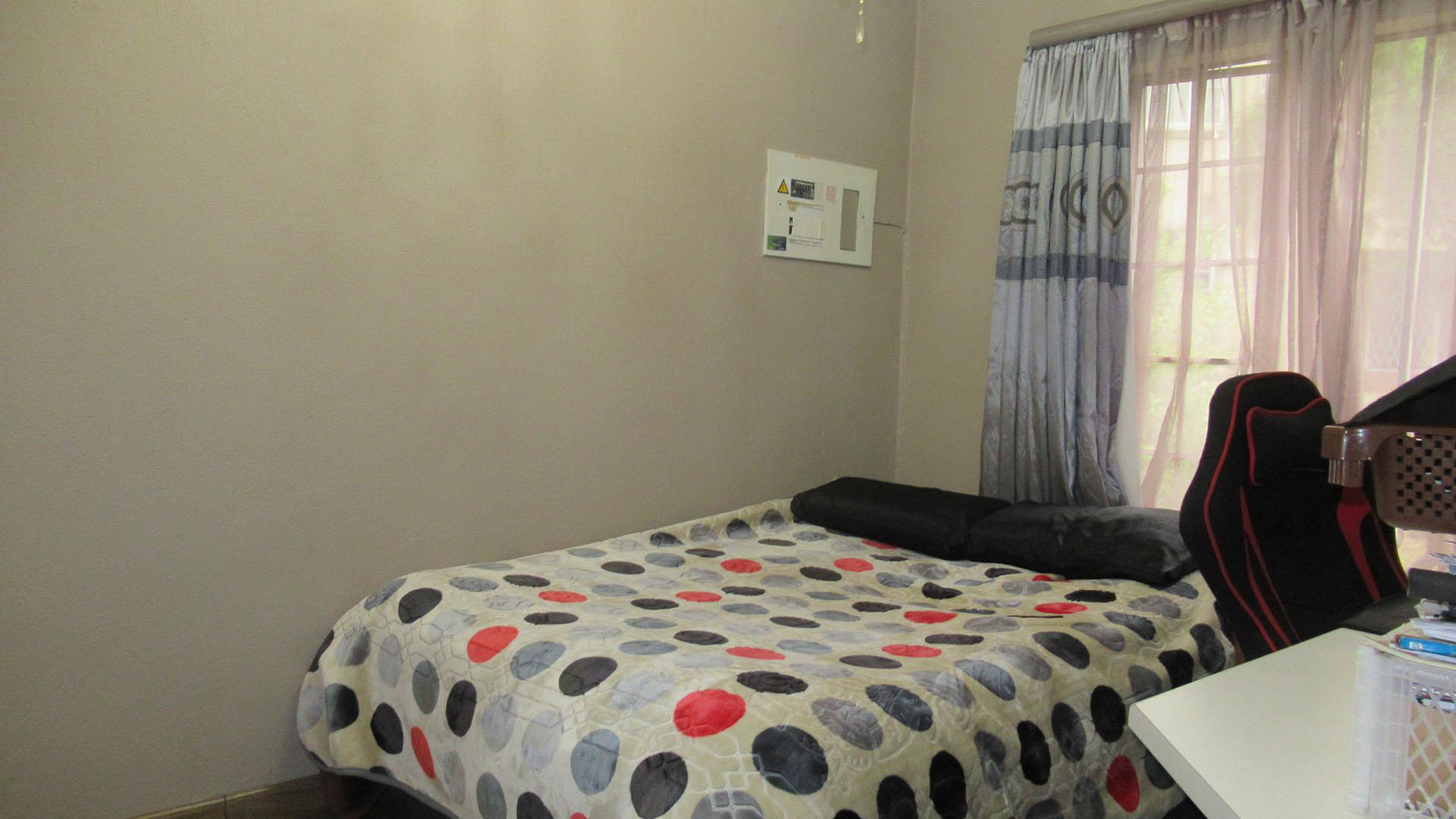 Main Bedroom - 14 square meters of property in Northgate (JHB)