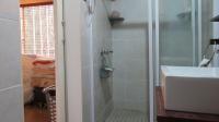 Main Bathroom - 5 square meters of property in Northgate (JHB)