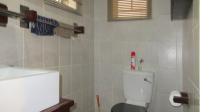 Main Bathroom - 5 square meters of property in Northgate (JHB)
