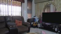 Lounges - 19 square meters of property in Northgate (JHB)