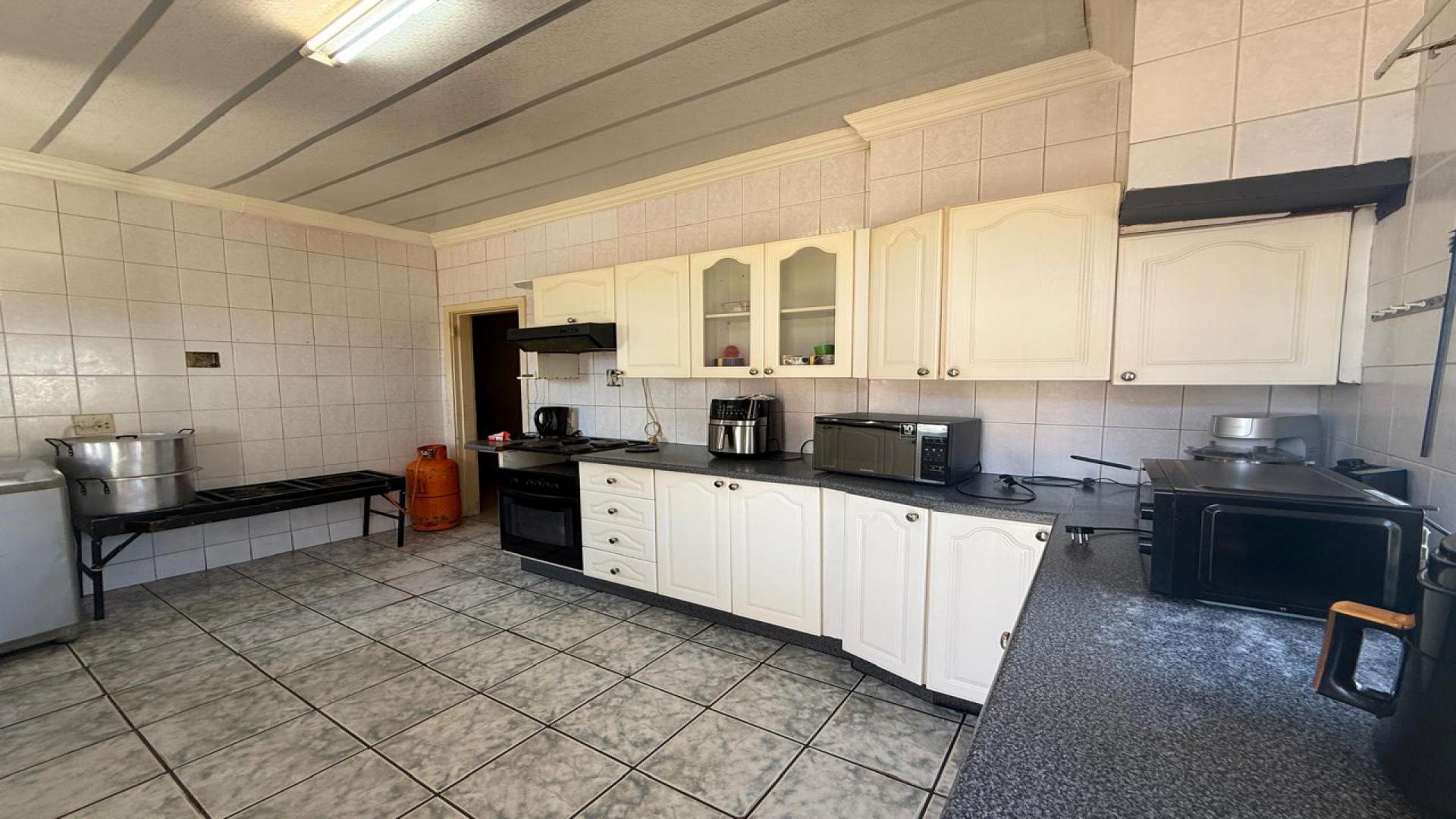 Kitchen of property in South Hills