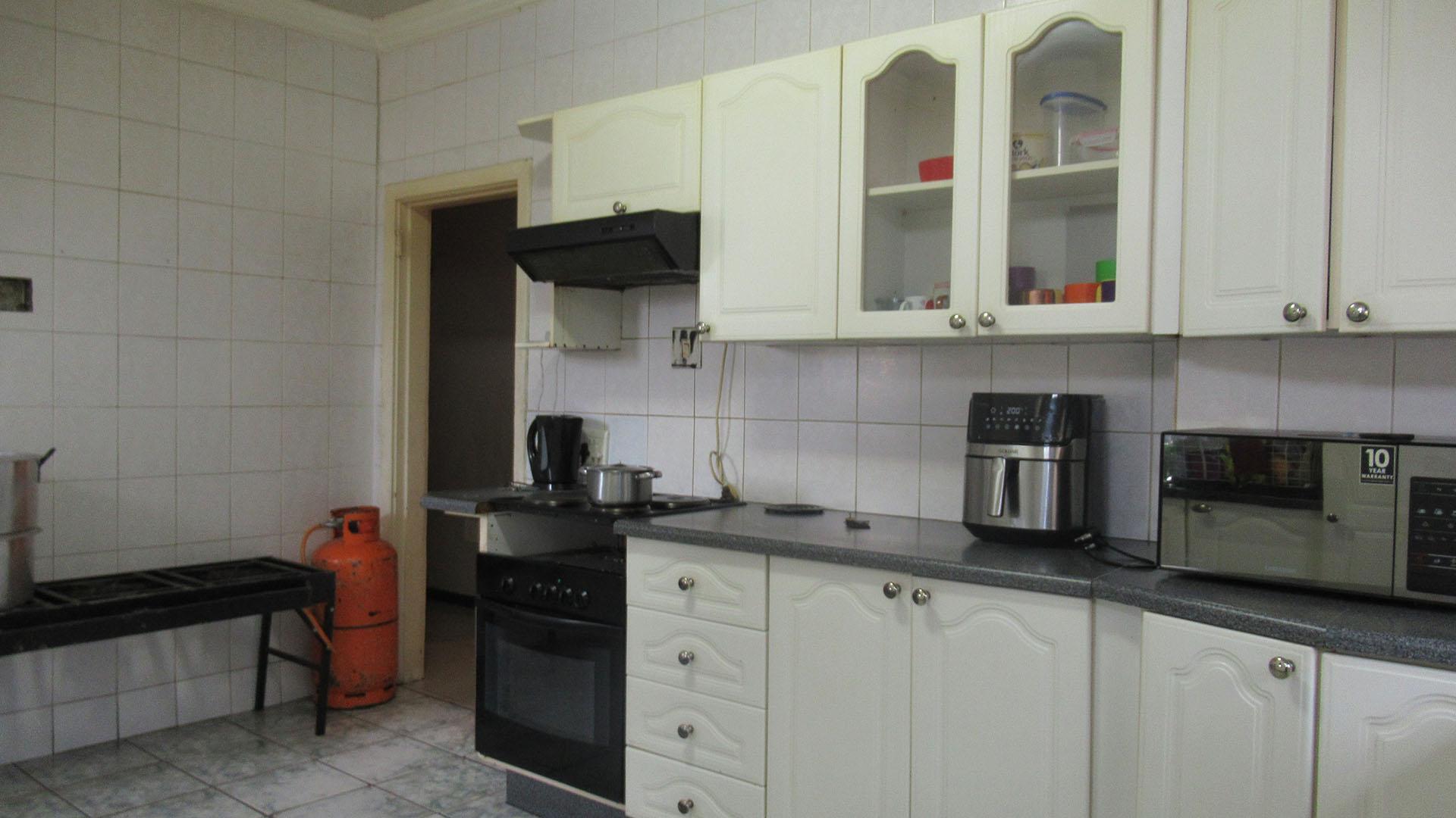 Kitchen - 15 square meters of property in South Hills