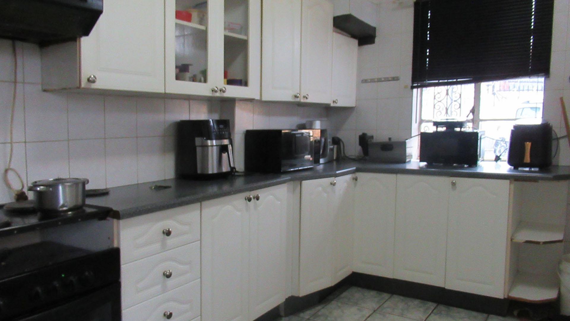 Kitchen - 15 square meters of property in South Hills