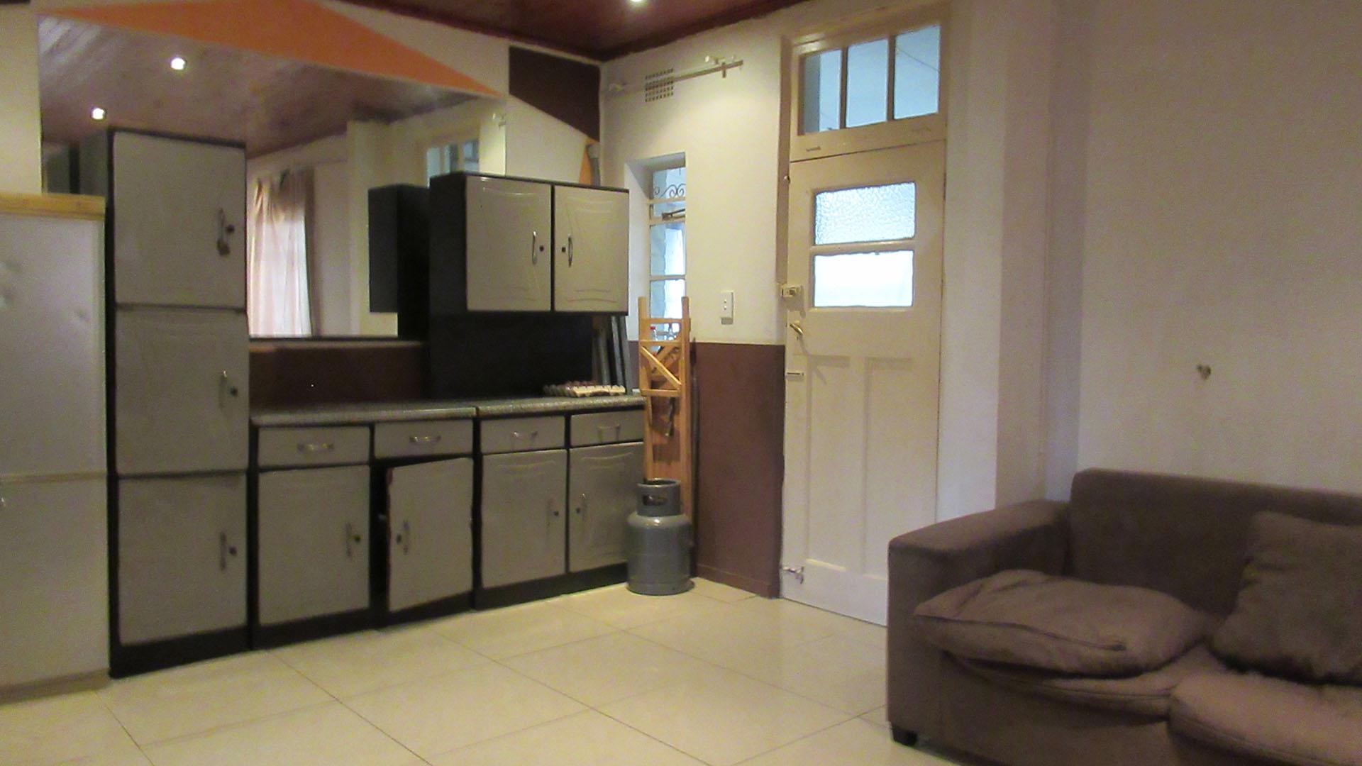 Lounges - 22 square meters of property in South Hills