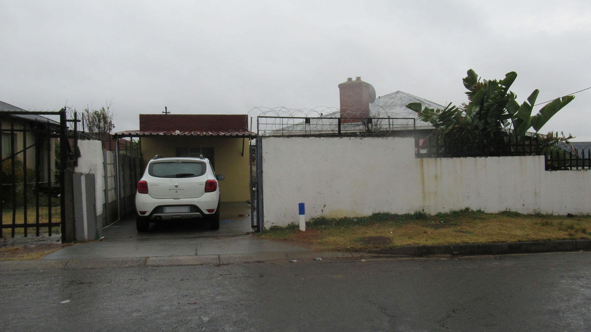 Front View of property in South Hills