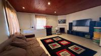 Lounges of property in South Hills