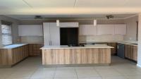 Kitchen of property in Louwlardia