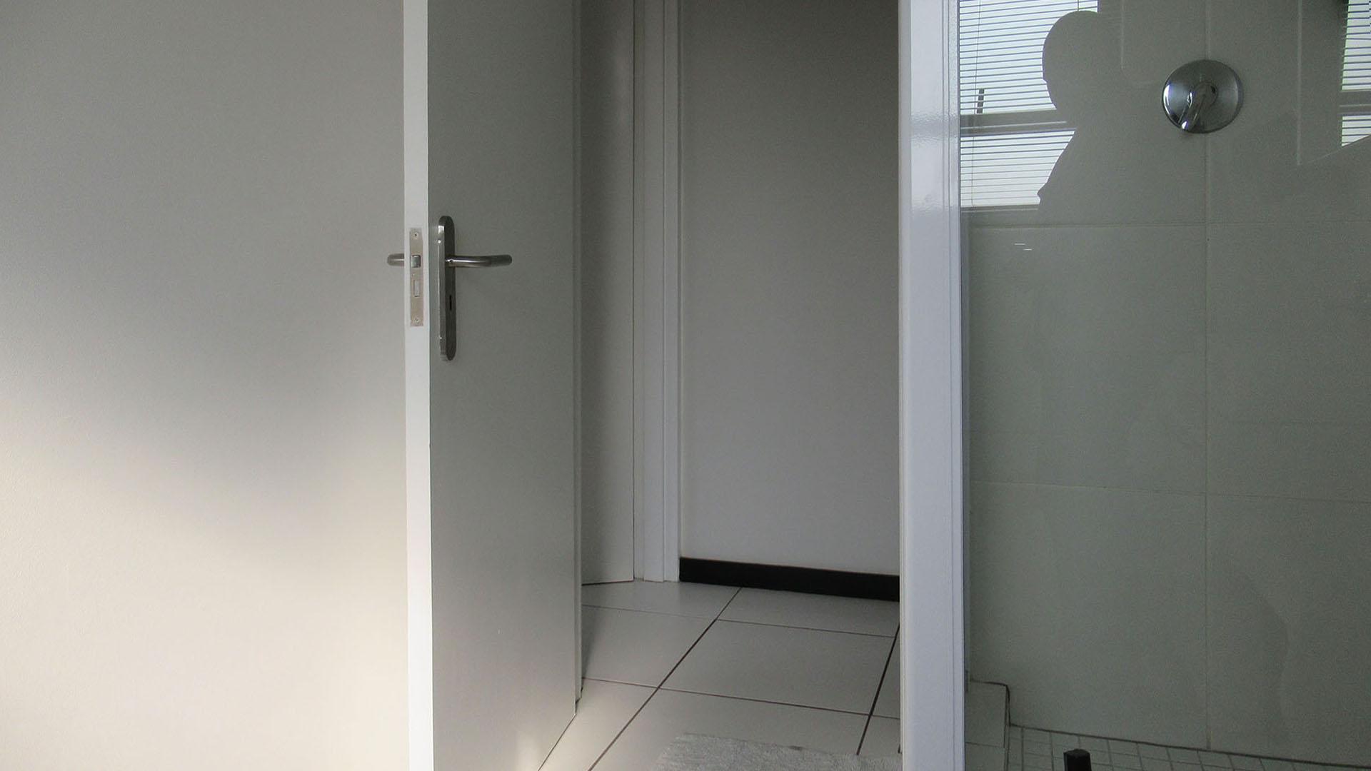 Bathroom 1 - 6 square meters of property in Barbeque Downs