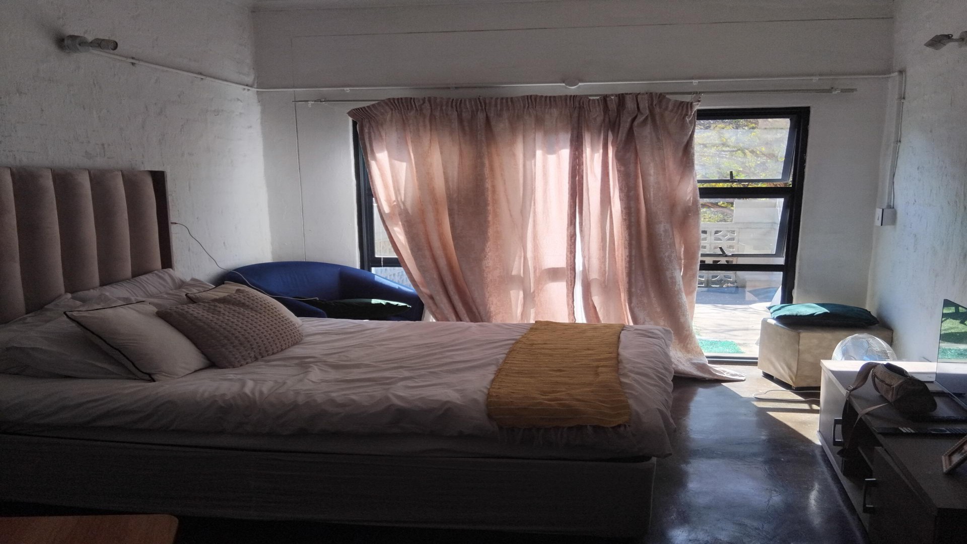 Bed Room 1 of property in Johannesburg Central