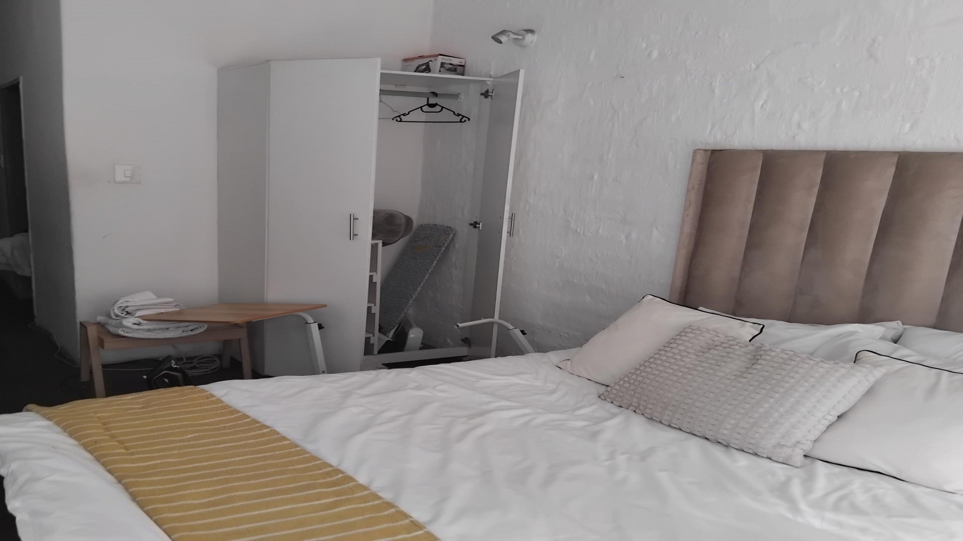 Bed Room 1 of property in Johannesburg Central