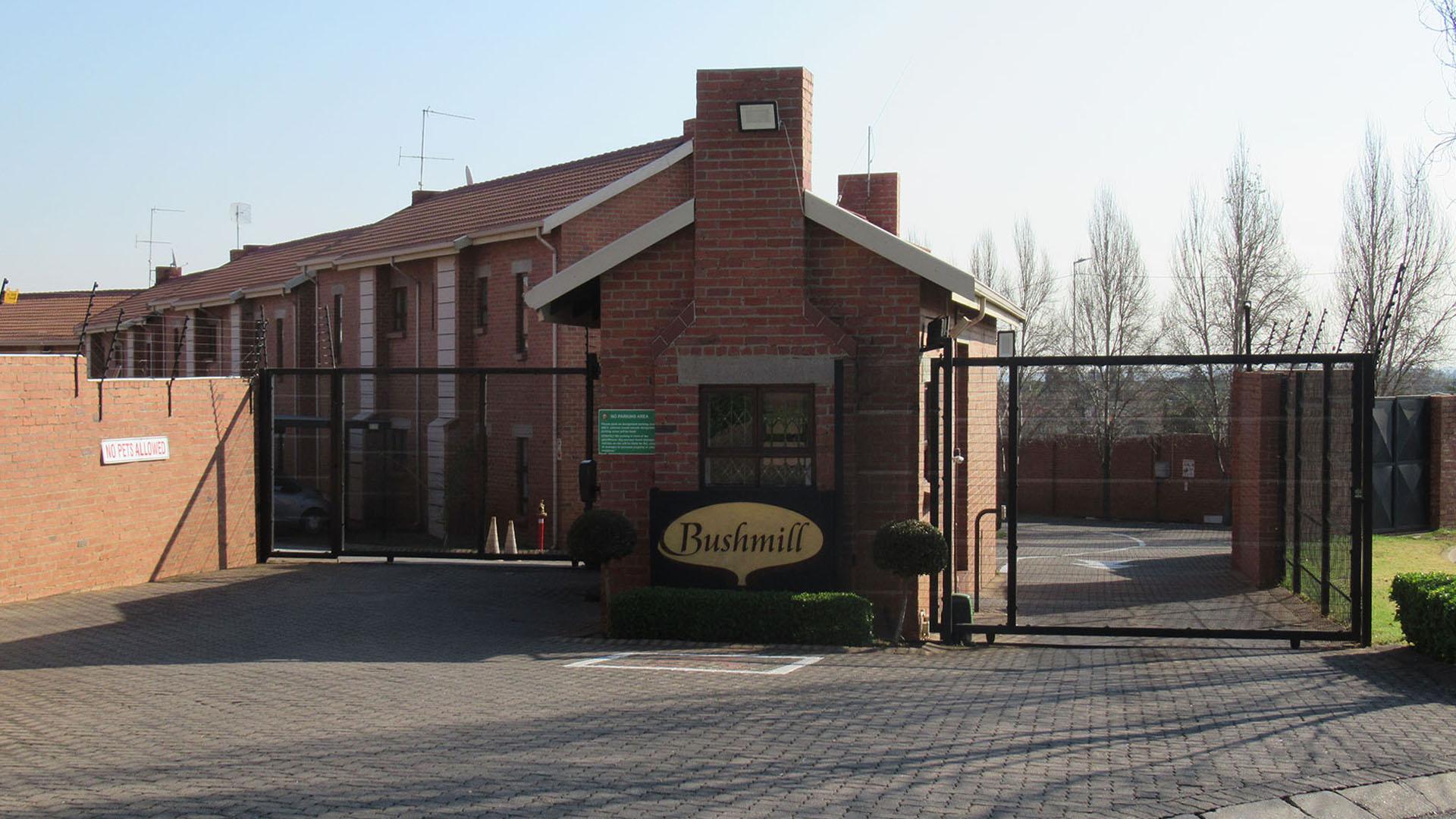Front View of property in Amorosa
