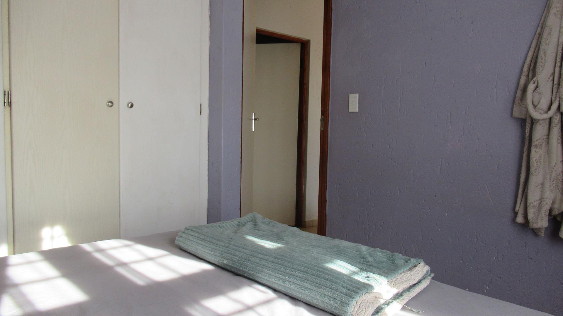 Bed Room 2 - 11 square meters of property in Amorosa