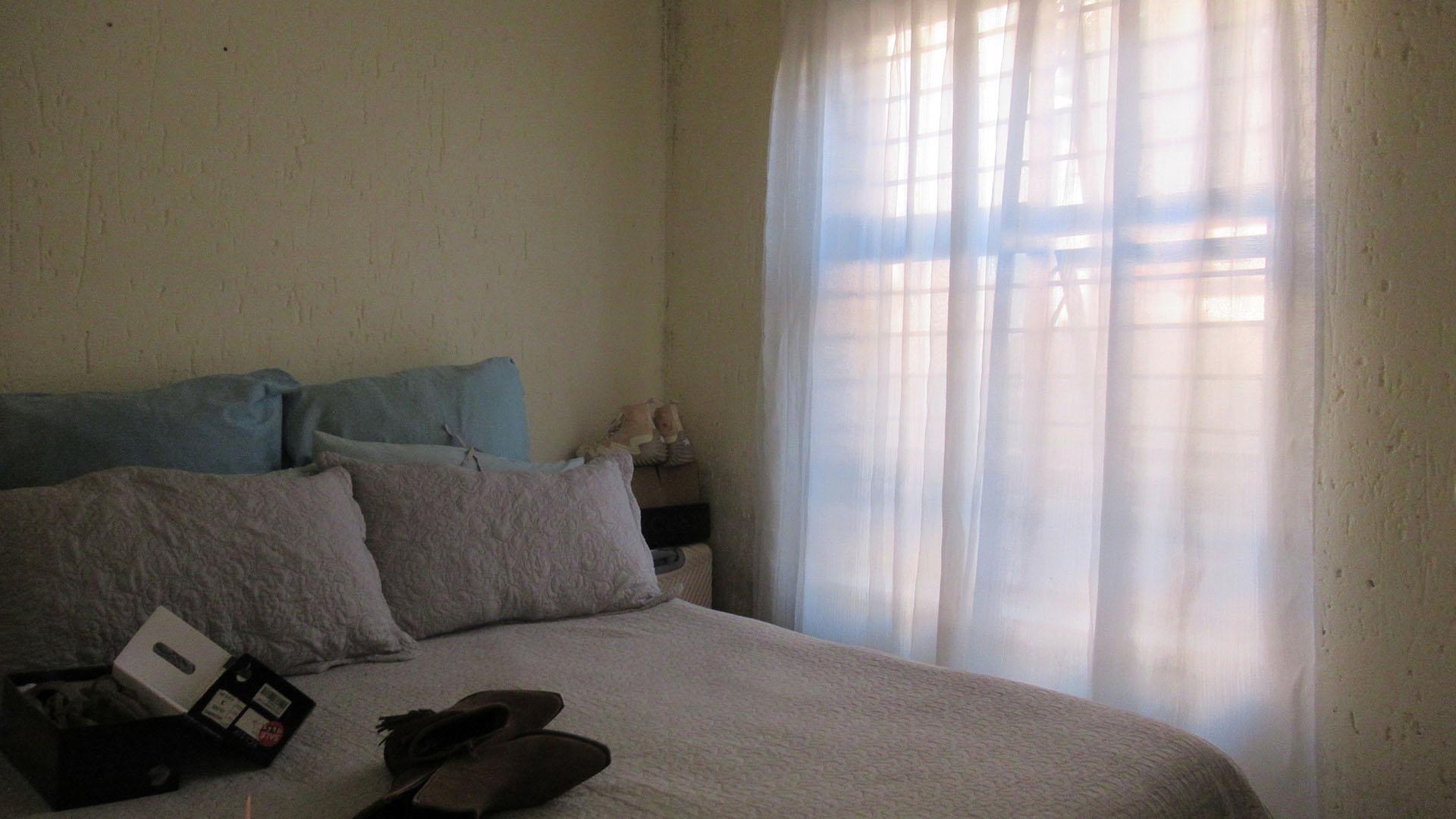 Bed Room 1 - 9 square meters of property in Amorosa