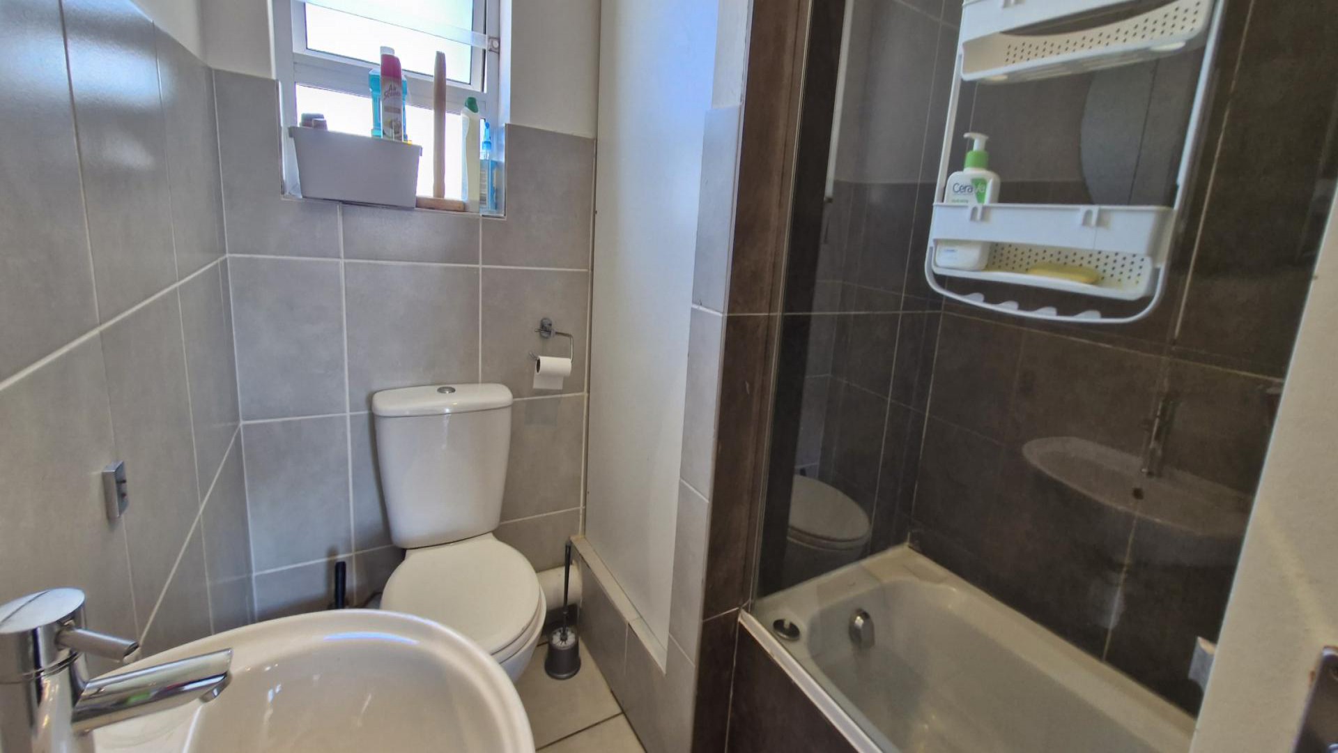 Bathroom 1 of property in Muizenberg  