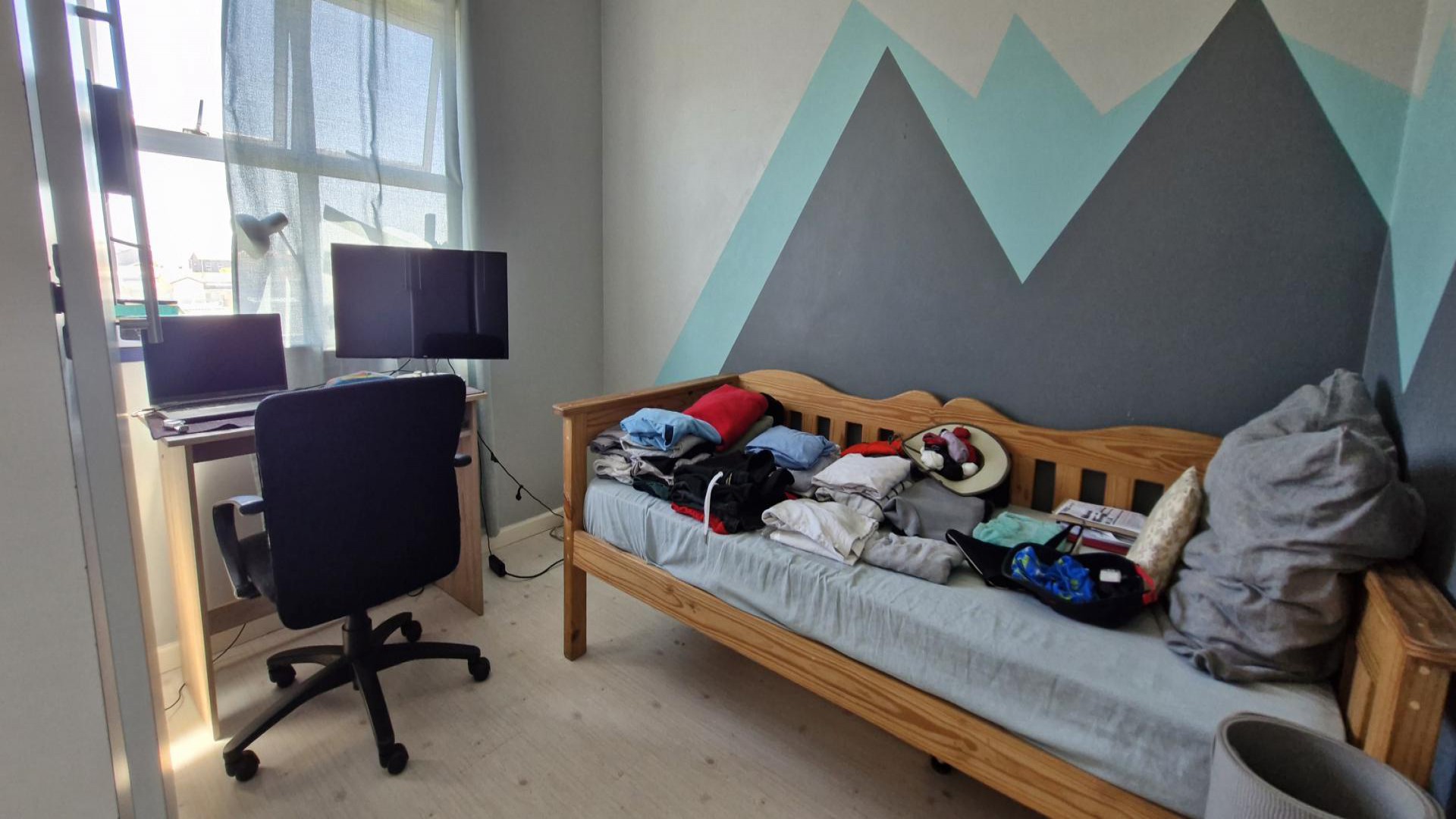 Bed Room 1 of property in Muizenberg  