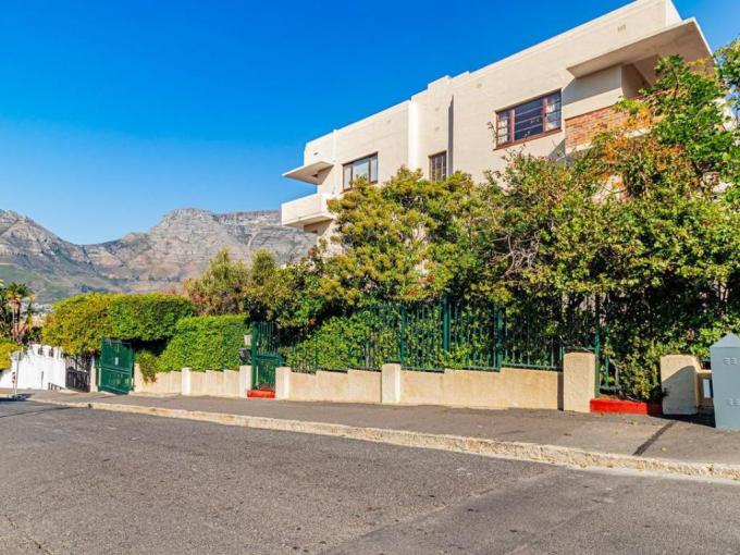 2 Bedroom Apartment for Sale For Sale in Tamboerskloof   - MR717734