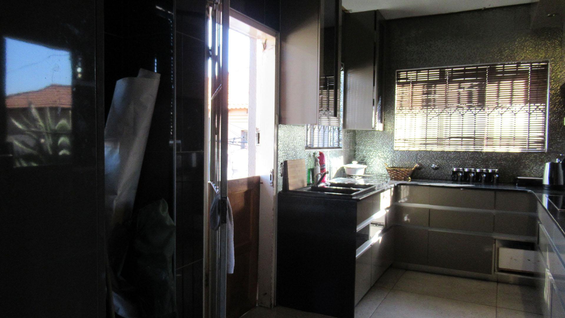 Kitchen - 12 square meters of property in Roodebult