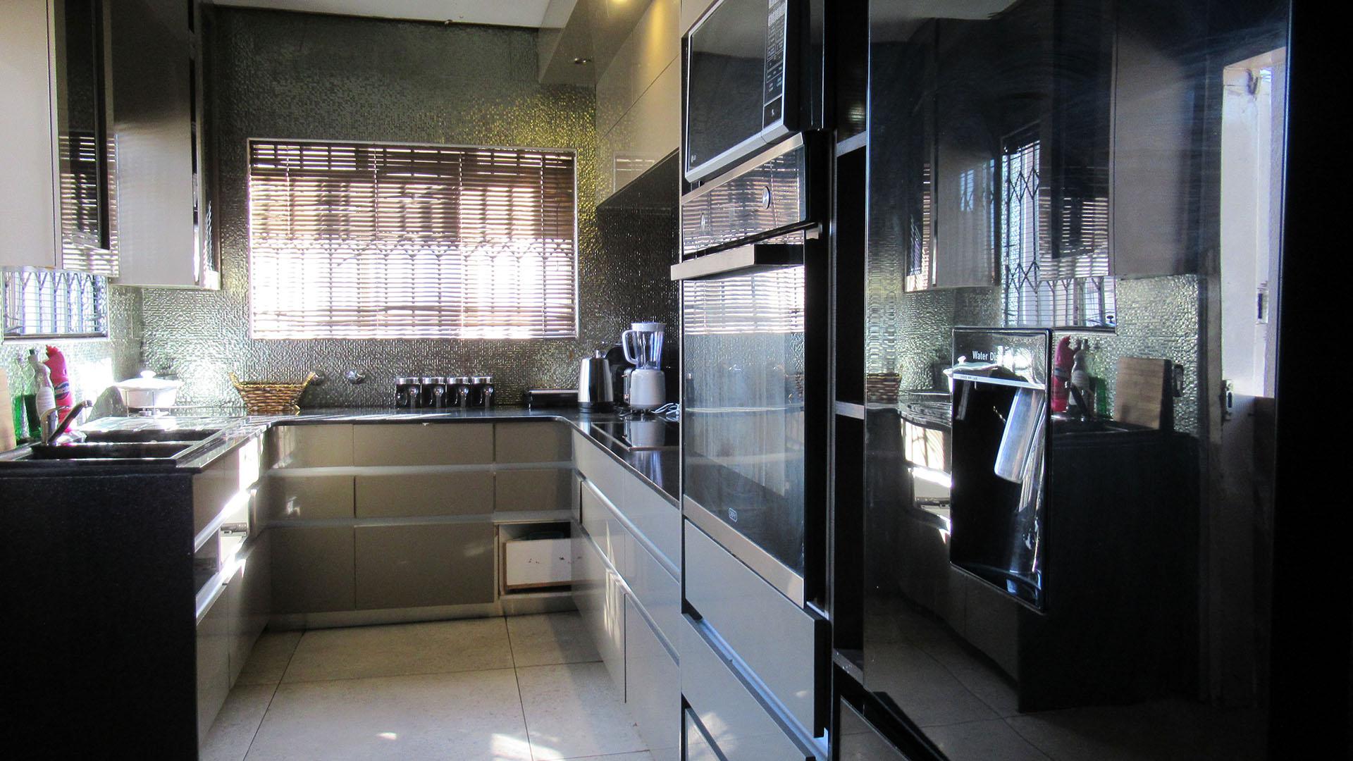 Kitchen - 12 square meters of property in Roodebult