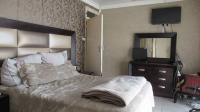 Main Bedroom - 18 square meters of property in Roodebult