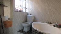 Main Bathroom - 5 square meters of property in Roodebult