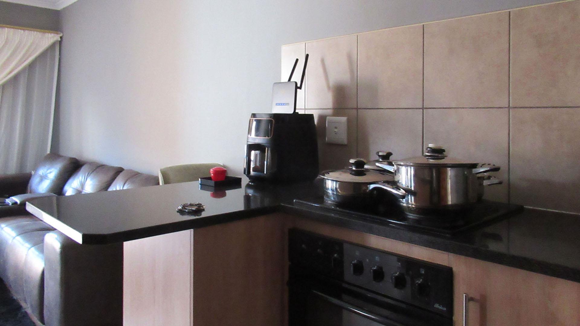 Kitchen - 7 square meters of property in Alveda