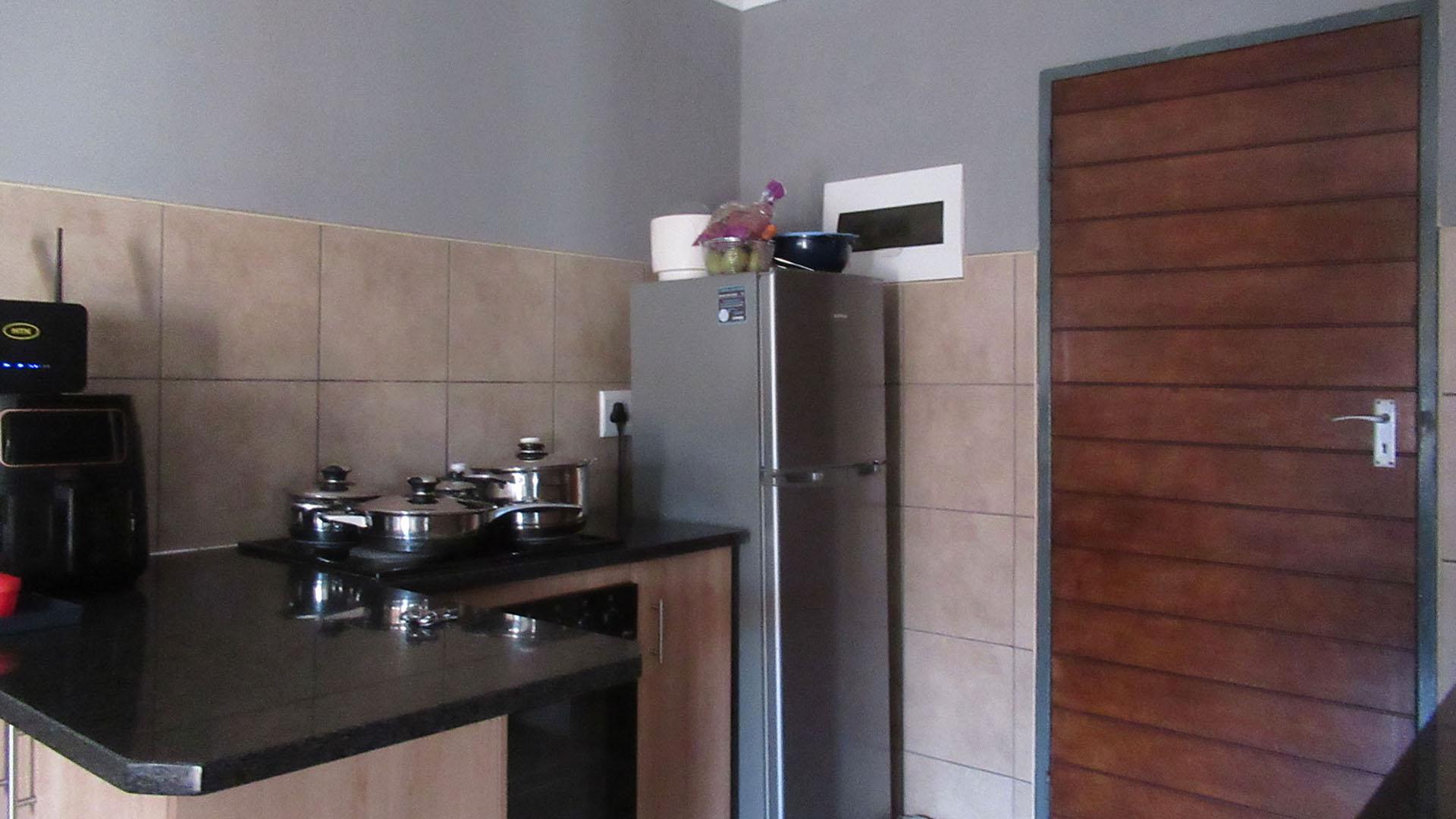 Kitchen - 7 square meters of property in Alveda