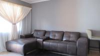 Lounges - 14 square meters of property in Alveda