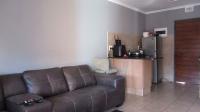 Lounges - 14 square meters of property in Alveda