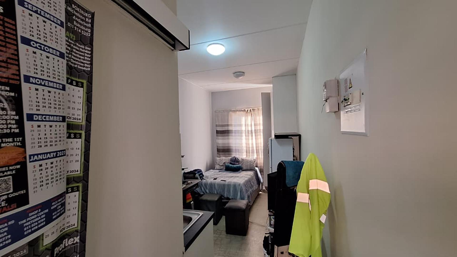 Bed Room 1 - 15 square meters of property in Kempton Park