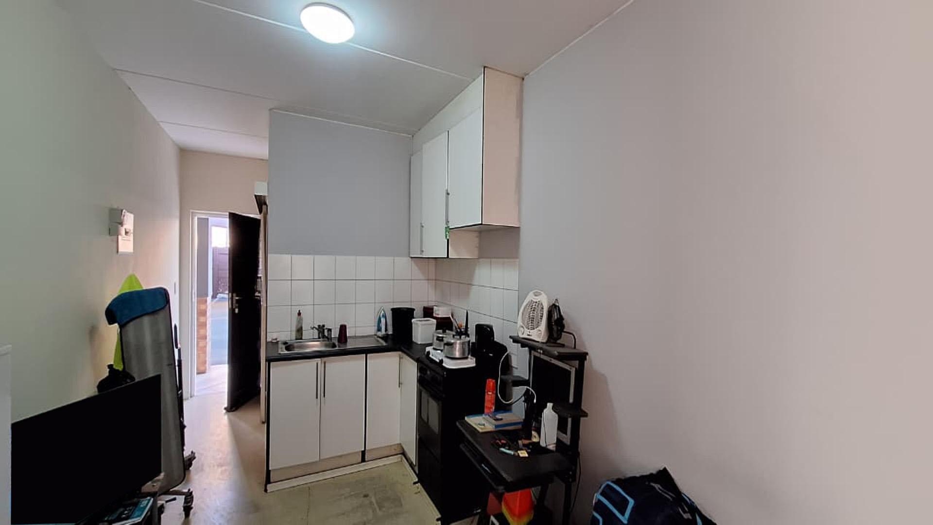Bed Room 1 - 15 square meters of property in Kempton Park